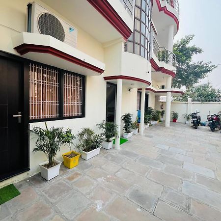 Log Inn Banaras Varanasi Exteriör bild