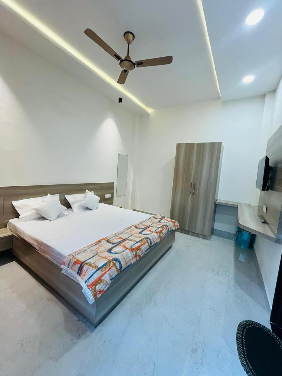 Log Inn Banaras Varanasi Exteriör bild