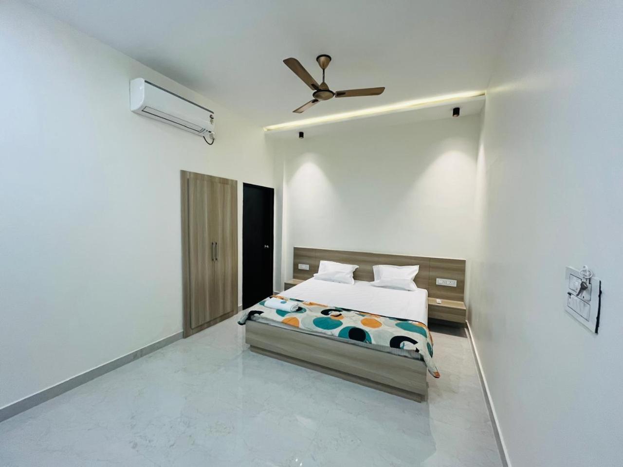 Log Inn Banaras Varanasi Exteriör bild