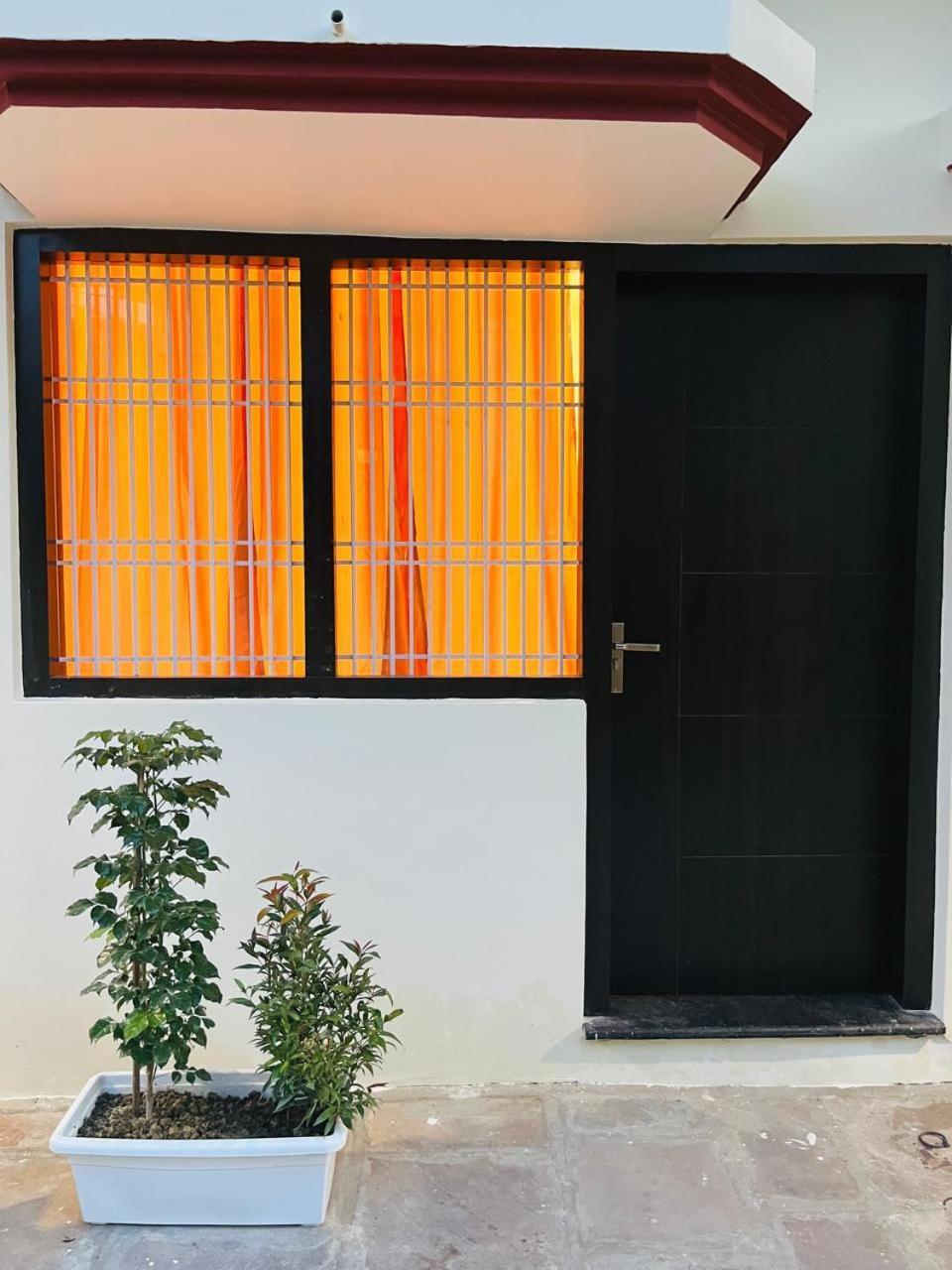 Log Inn Banaras Varanasi Exteriör bild