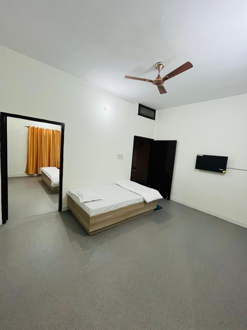 Log Inn Banaras Varanasi Exteriör bild